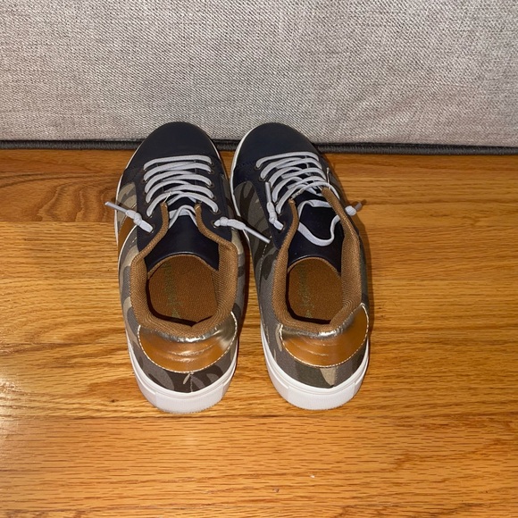 Navy and Camo sneakers - Picture 4 of 4